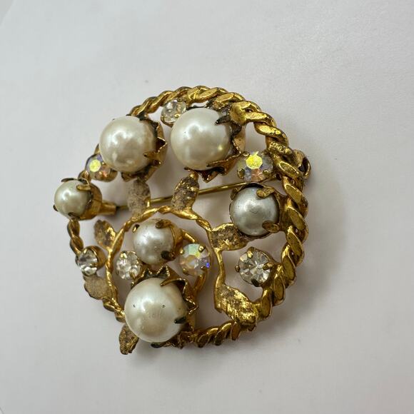 Austria 1950s gold tone aurora borealis AB clear rhinestones faux pearls brooch - Picture 4 of 7